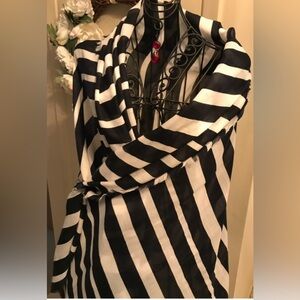 Large oversized Black-Off White Scarf-wrap